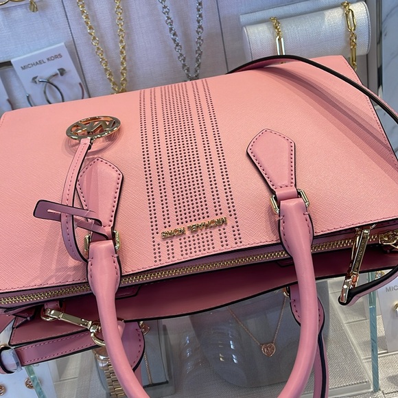 MICHAEL KORS
Sheila Medium CZ Faux Saffiano Leather Satchel Crossbody 
NWT - Picture 12 of 16